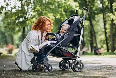 Срочно идите гулять! Симптомы острого дефицита витамина D у малышей и чем это опасно для них