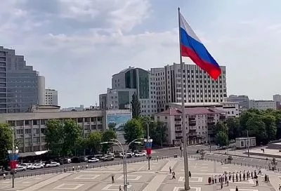 Флаг России торжественно подняли на главной городской площади Краснодара